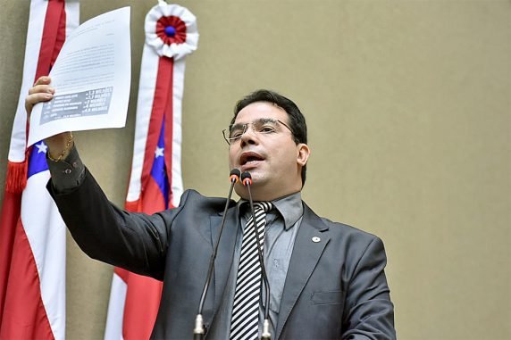 CPI da Seduc recebe três assinaturas no primeiro dia de coleta