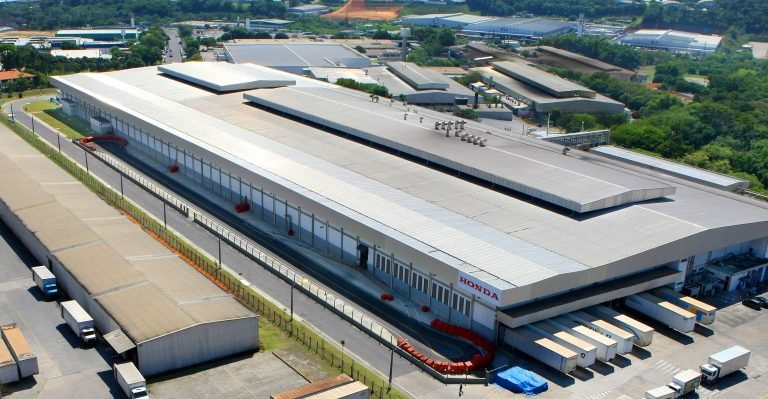 Economia: Faturamento da indústria brasileira aumenta pela terceira vez seguida