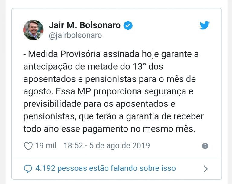 Bolsonaro assina Medida Provisória que antecipa 13° de aposentados e pensionistas