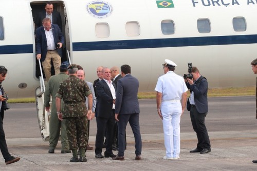 Ministros da Casa Civil, da Defesa e do Meio Ambiente chegam a Manaus e são recebidos pelo governador Wilson Lima