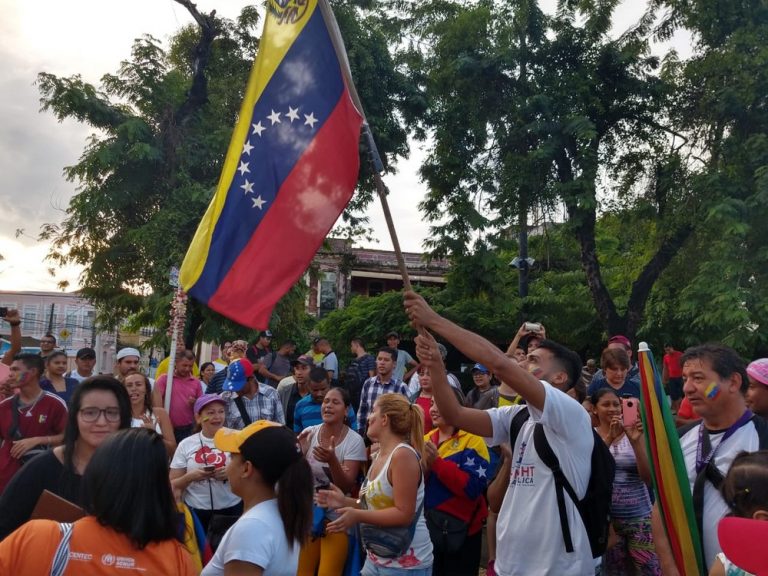 Mutirão de cidadania atende indígenas venezuelanos de abrigos da capital