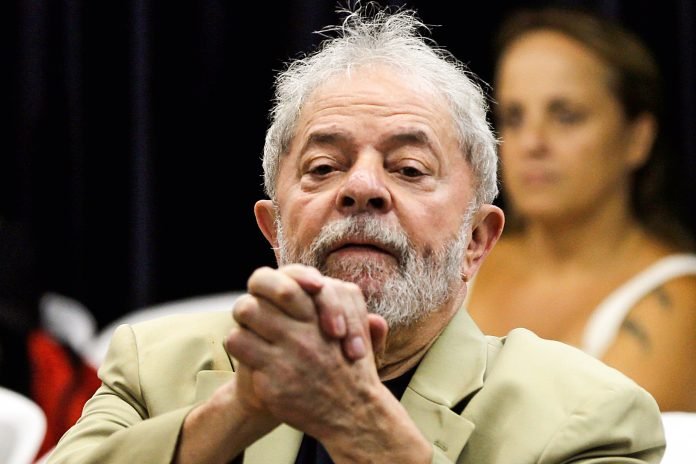 Former Brazilian President Luiz Inacio Lula da Silva reacts at his book launch event in Sao Paulo, Brazil TRF-4 nega recurso de Lula e mantém pena de 17 anos no caso do sítio de Atibaia