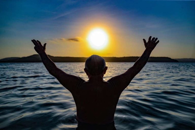Após 580 dias preso, Lula posta foto no mar: “reencontro com a liberdade”