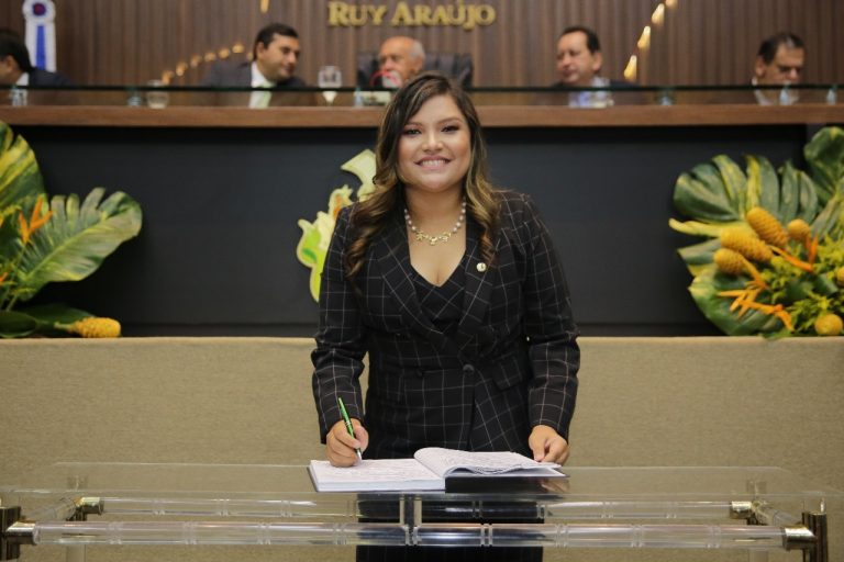 Joana Darc pode ser a primeira prefeita de Manaus