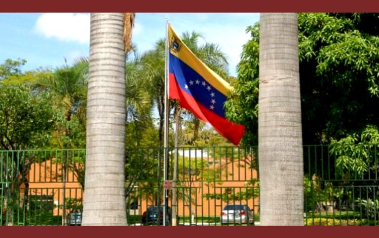 Confusão toma conta da embaixada venezuelana em Brasília; Polícia no local
