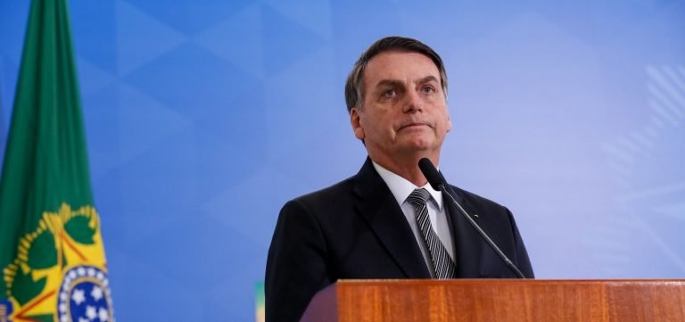 Bolsonaro assina medida e salário mínimo será de R$ 1.039 em 2020