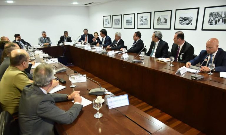 Coronavírus no  Brasil: Ministros se reúnem para discutir ações de combate ao novo vírus