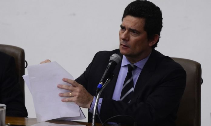 O ministro da Justiça e Segurança Pública, Sergio Moro, fala à imprensa Sergio Moro cita ministros em depoimento a PF
