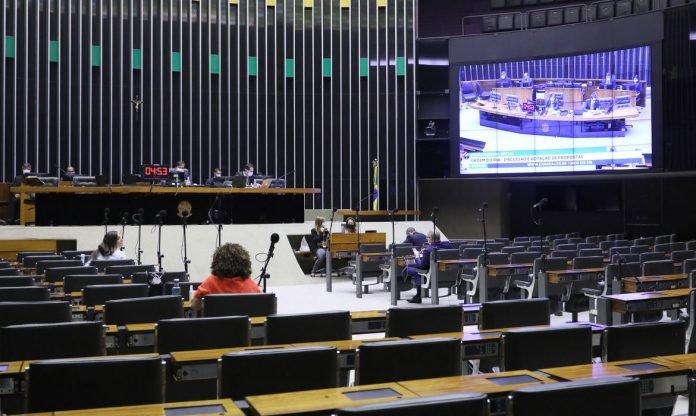 ordem_do_dia_para_votacao_de_propostas_legislativas._presidente_da_camara_dos_deputados_dep._rodrigo_maia_dem_-_rj_2804200159 PEC da Guerra