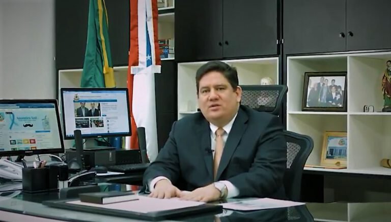 Conselheiro ataca governador