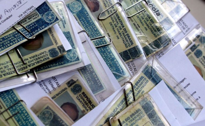 Foto: Internet cnh válida para 10 anos