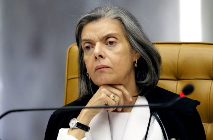 Foto: Internet Carmen Lúcina nega habeas corpus de Sara Winter