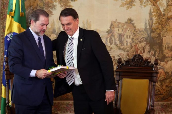 Foto: Divulgação Bolsonaro em presença de Toffoli fala em dias melhores