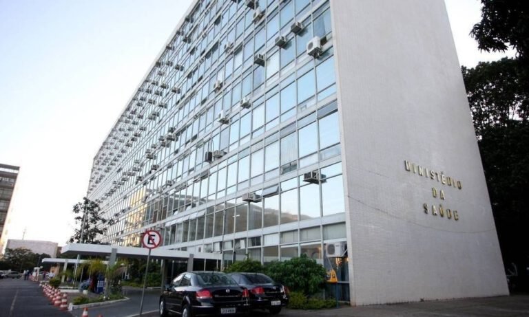 Ministério da Saúde volta a divulgar dados sobre Covid-19 no país