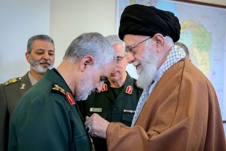 Aiatolá recebendo Qassem