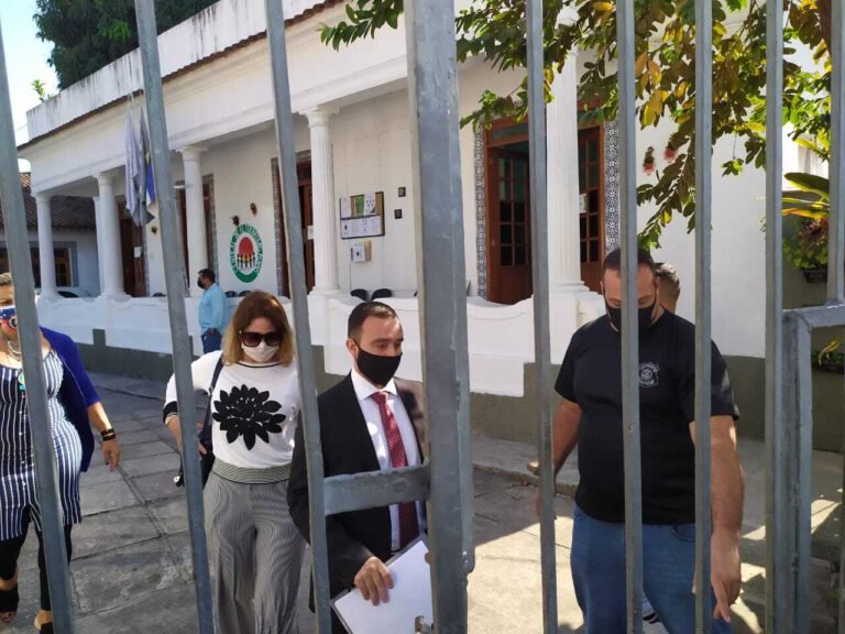 Márcia vai colcoar tornozeleira