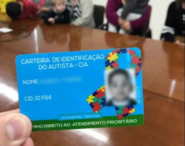 Joana Darc (PL) cobra carteira de identificação de pessoas autistas