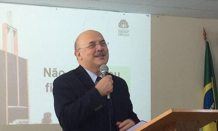Foto: Internet Milton Ribeiro testou p/ covid
