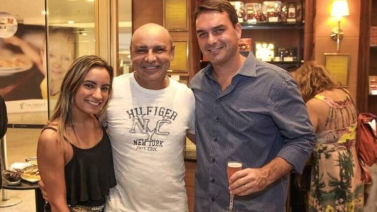 Mulher de Flávio Bolsonaro pagou parcela de apartamento com dinheiro de Queiroz, diz Folha
