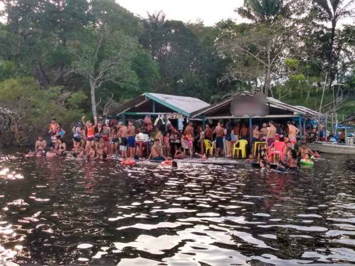 Flutuante no Tarumã manaus