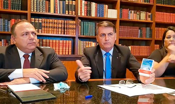 Foto: Internet Pazuello e Bolsonaro