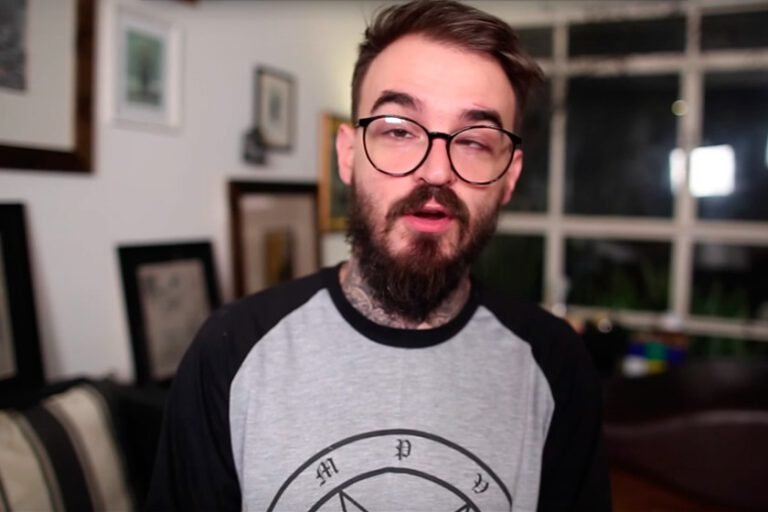 Justiça condena Youtuber a indenizar Eduardo Bolsonaro em R$ 20 mil por danos morais
