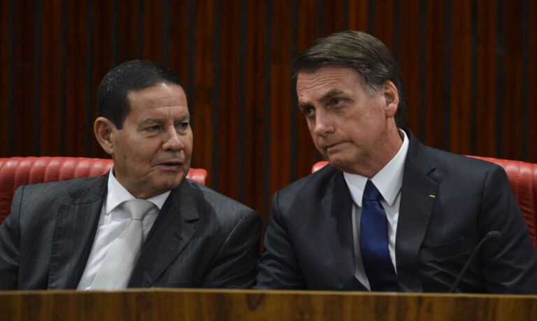 Reforma administrativa depende de ‘decisão política’ de Bolsonaro, diz Mourão