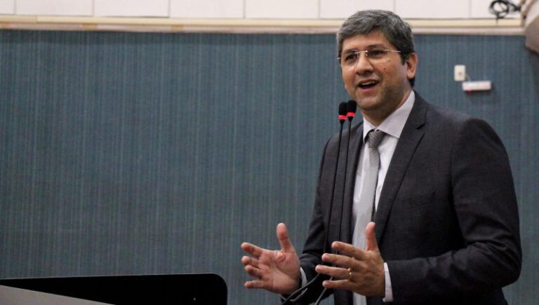 Escândalo: Câmara vai gastar quase R$ 100 mil para equipar gabinete de Joelson Silva