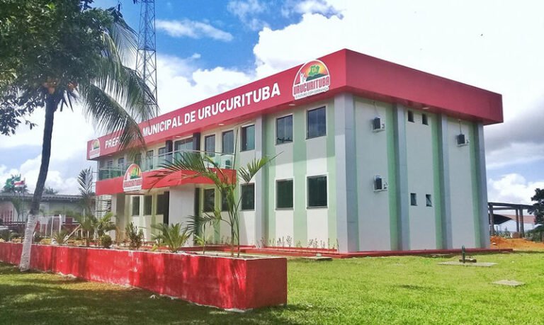 Prefeito de Urucurituba (AM) é condenado após pintar cidade com as cores de seu partido (PT)