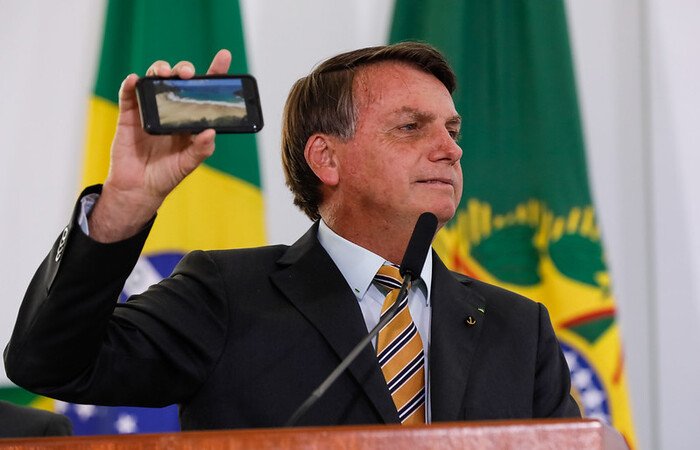 Bolsonaro minimiza Covid e diz que Brasil ‘tem que deixar de ser país de maricas’