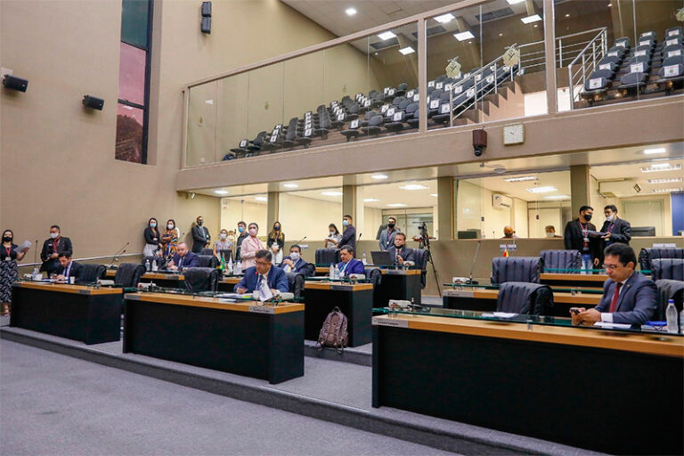 Deputados aprovam aumento de 35% do ‘cotão’, que passa a R$ 529 mil em 2021