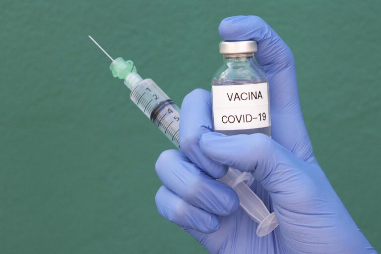 MP abre crédito extraordinário de R$ 20 bi para compra de vacinas contra a Covid-19