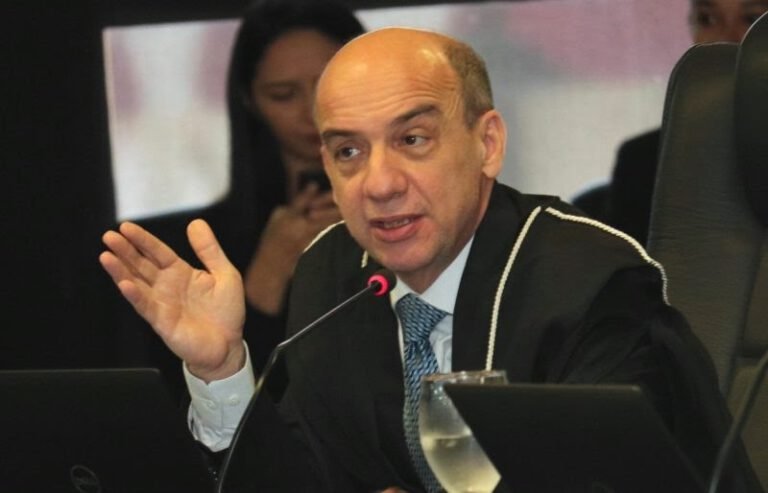 Conselheiro do TCE-AM suspende contratação da prefeitura de Tefé após denúncias de irregularidades