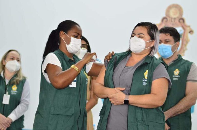 Lista de vacinados inclui 66 servidores administrativos e 1.419 ‘outros’, em Manaus