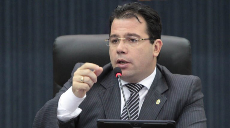 Deputado apela para que pedidos de afastamento do governador do AM sejam aceitos