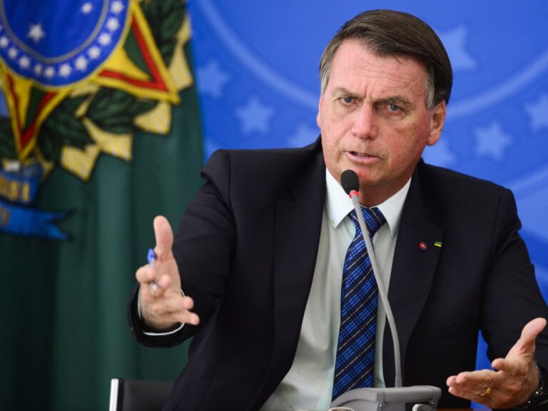 “Eu acho que vai ter prorrogação”, disse Bolsonaro sobre Auxílio, em entrevista a TV