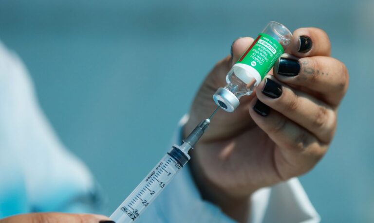 Anvisa libera registro de vacina e de medicamento contra covid-19