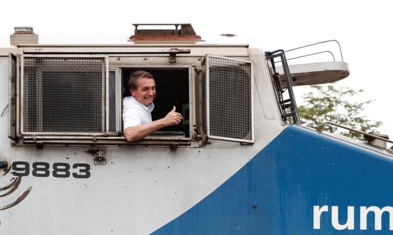 Bolsonaro participa de inauguração de trecho da Ferrovia Norte-Sul