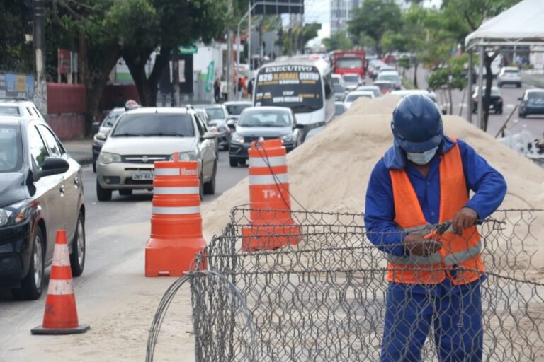 Prefeitura de Manaus conclui 80% da obra de recuperação de trecho da avenida Djalma Batista