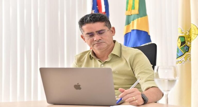 David Almeida assina compromisso com o MP para garantir políticas públicas a crianças e adolescentes