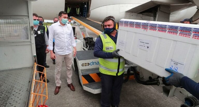 AM recebe mais 24,8 mil doses de vacinas para imunizar idosos de 60 a 64 anos