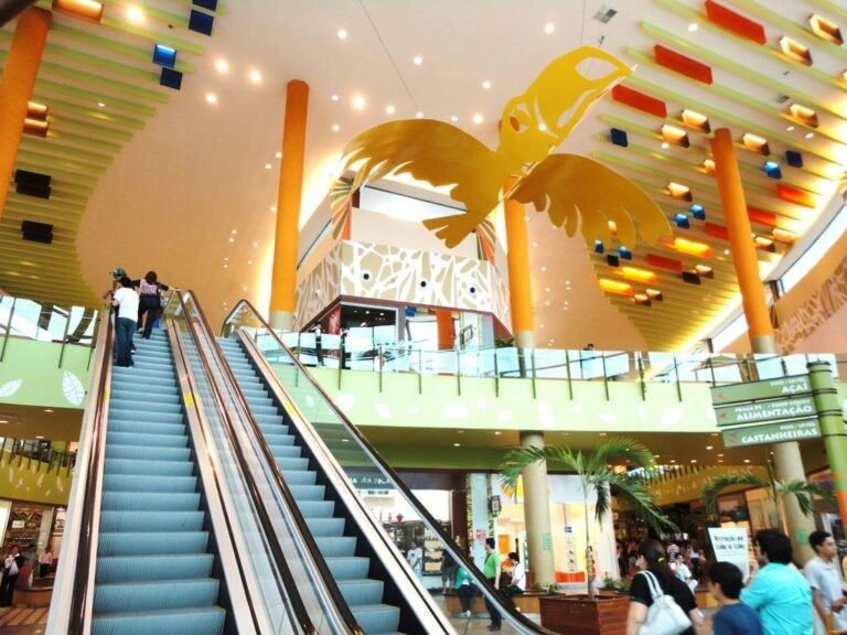 Governo altera horário de shoppings que passam a funcionar de 12h às 20h