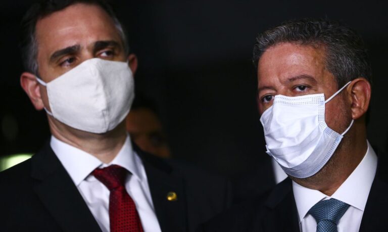 Arthur Lira e Pacheco dão 24 horas para ministro Pazuello explicar agenda de vacinação