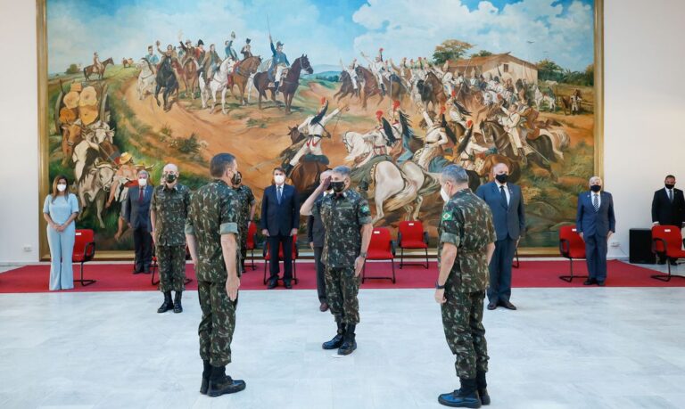 Jair Bolsonaro participa da troca do Comando Militar do Sudeste