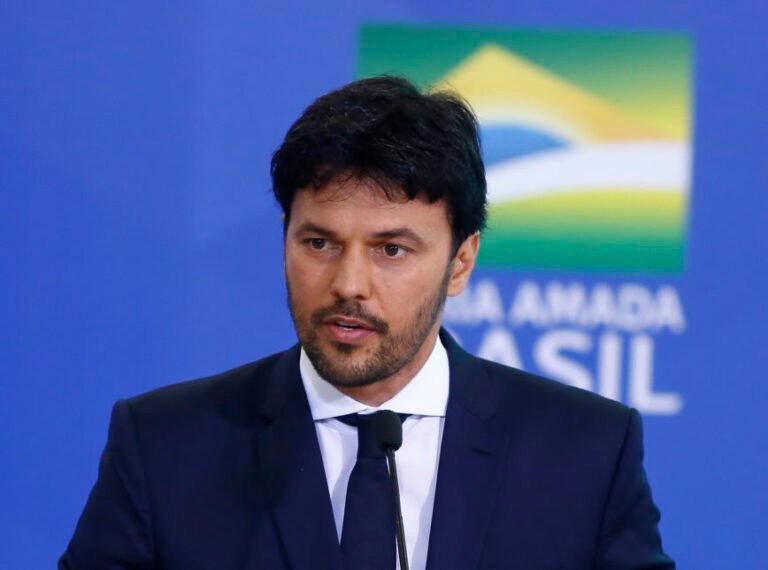 Governo reabre prazo para emissoras AM pedirem migração para FM