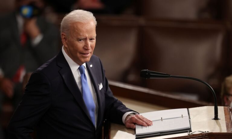 Biden promete crescimento da economia e do emprego
