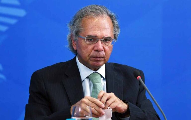 Reforma tributária tem de “atacar” programas de isenção, afirma Guedes
