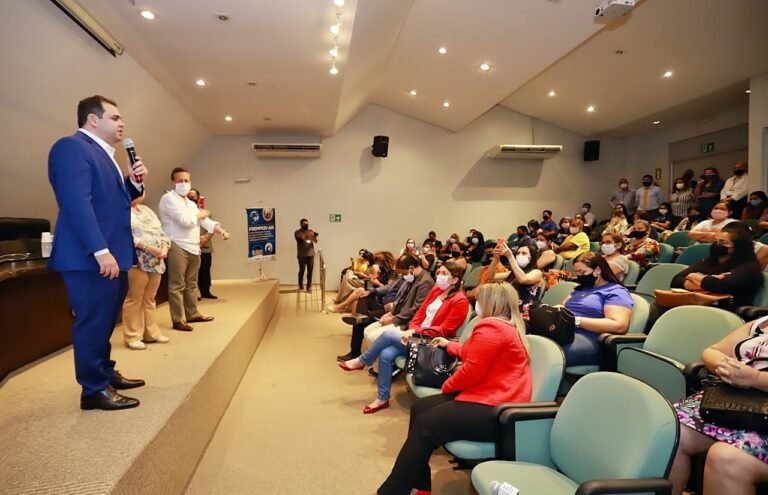Promover a Geração de Emprego e Renda é prioridade, diz Roberto Cidade na abertura do Bazar da Mulher Empreendedora na Aleam