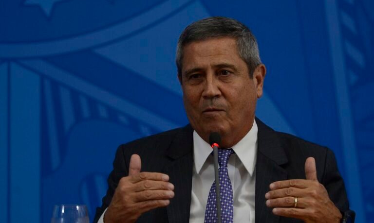 Não há risco de politização das Forças Armadas, diz ministro da Defesa