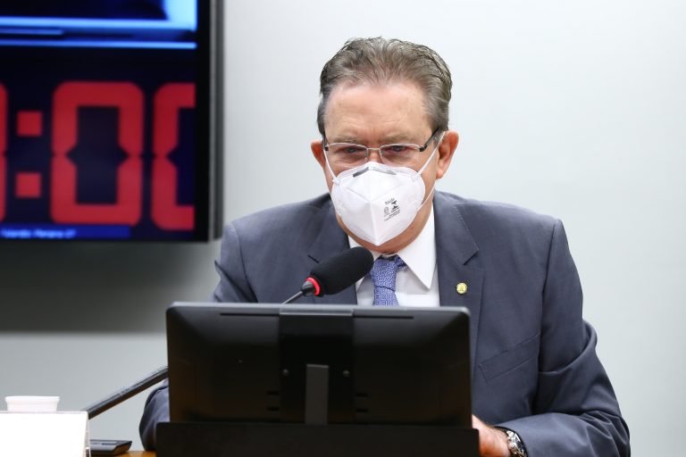 Ducci desempatou a votação
